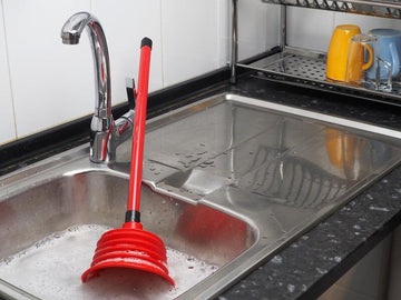 ¿Cómo desatorar un lavadero de cocina sin dañar las tuberías? Tips para un buen cuidado