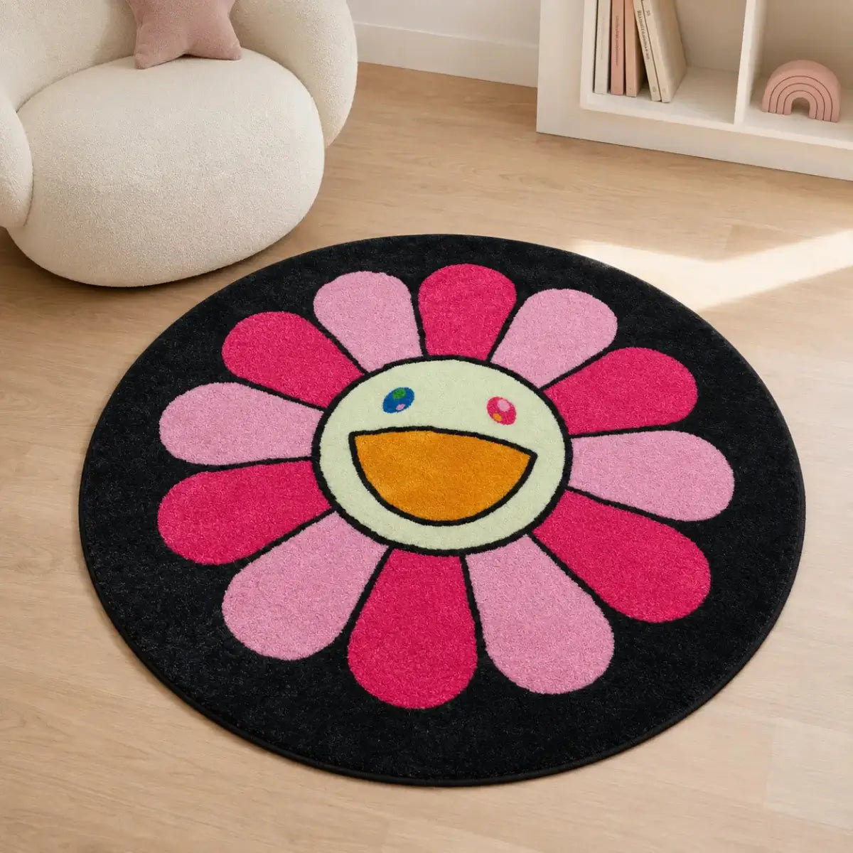 Alfombra redonda infantil con diseño de flor rosada y carita sonriente