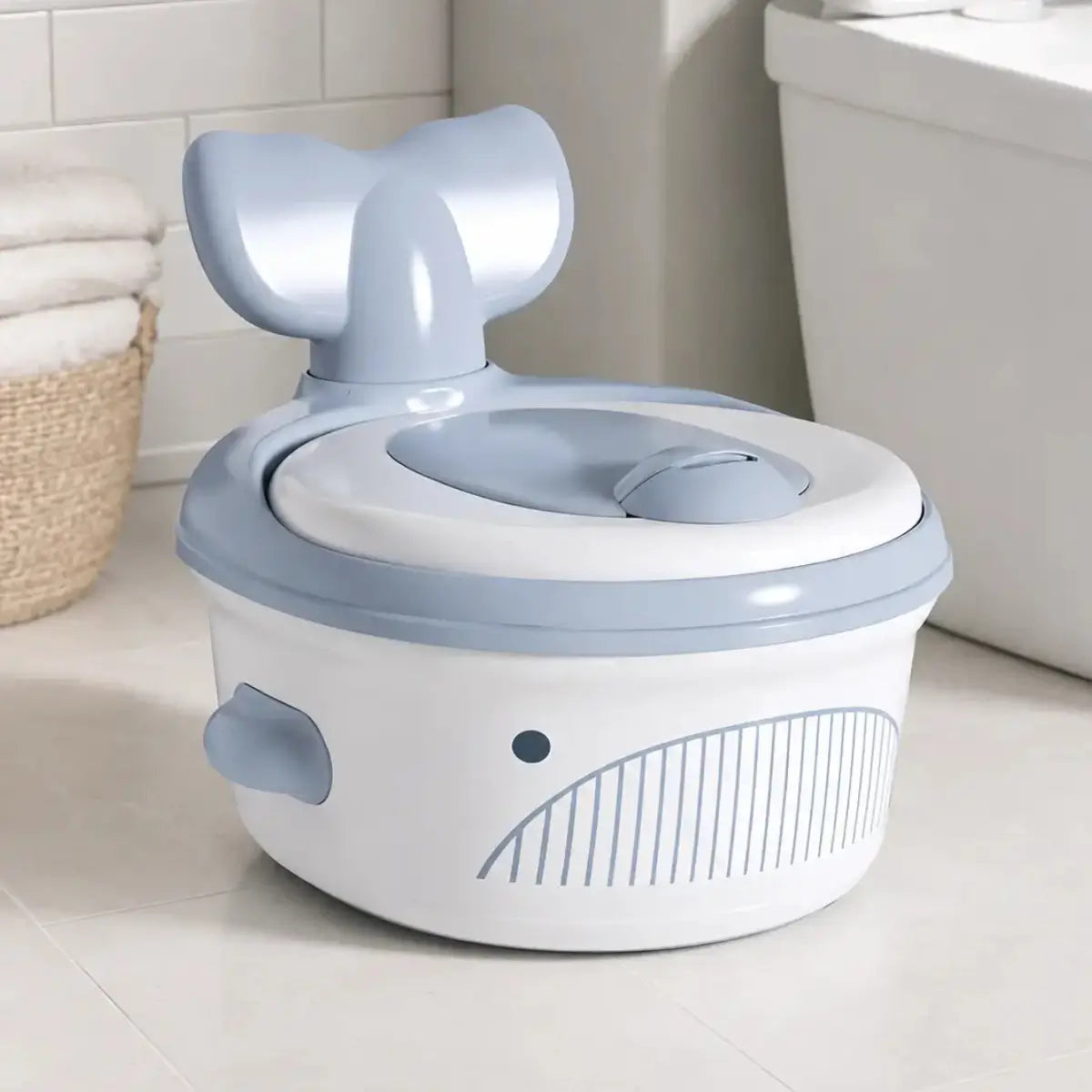 Bacin de entrenamiento para niños color blanco y gris con diseño compacto