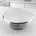 Plato giratorio para decorar tortas con base estable y superficie circular metálica