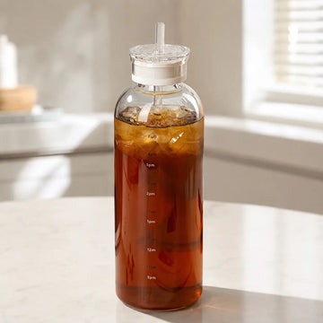 Botella de vidrio de 600 ml con sorbete, tapa y marcas de medición para bebidas