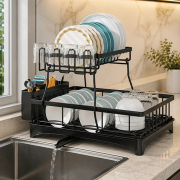 Escurridor de platos de 2 niveles color negro con drenaje, cubertero y espacio para vajilla y vasos