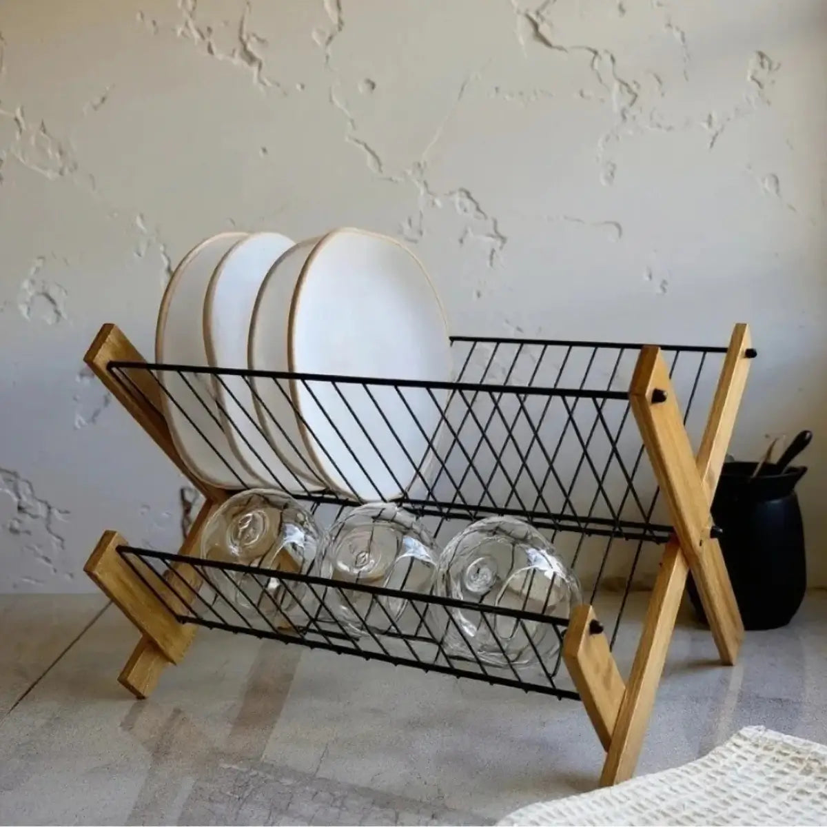Escurridor de vajilla de 2 niveles con estructura de madera para organizar platos y utensilios