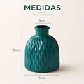 Medidas del florero decorativo verde oscuro con relieve geométrico y diseño redondeado