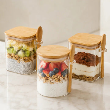 Frascos de vidrio con tapa de bambú y cuchara lateral para almacenar cereales, snacks y postres