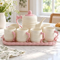 Juego de té con tetera, tazas y bandeja decorativa en color blanco y rosado