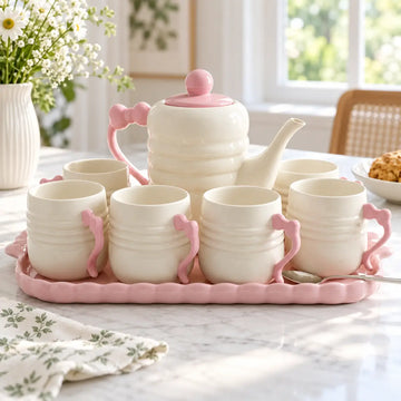 Juego de té con tetera, tazas y bandeja decorativa en color blanco y rosado