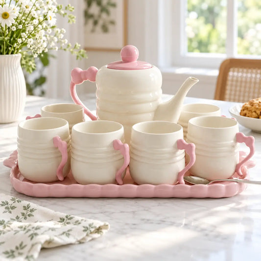 Juego de té con tetera, tazas y bandeja decorativa en color blanco y rosado
