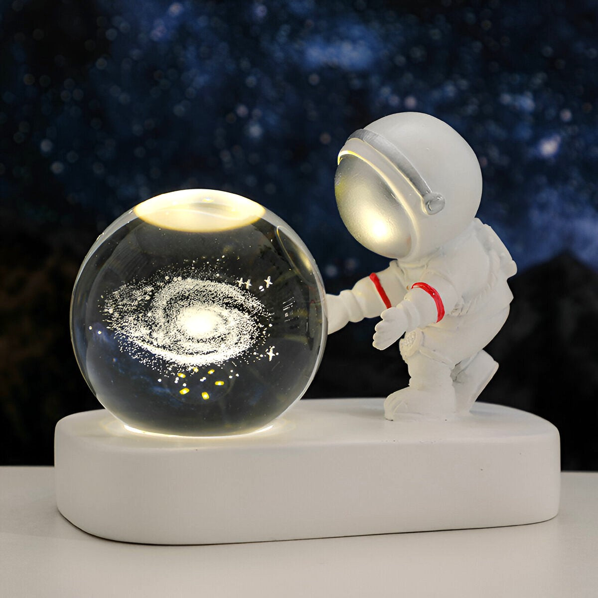 Lámpara de Resina Modelo Astronauta Con Esfera 3D de Luz Led Cálida