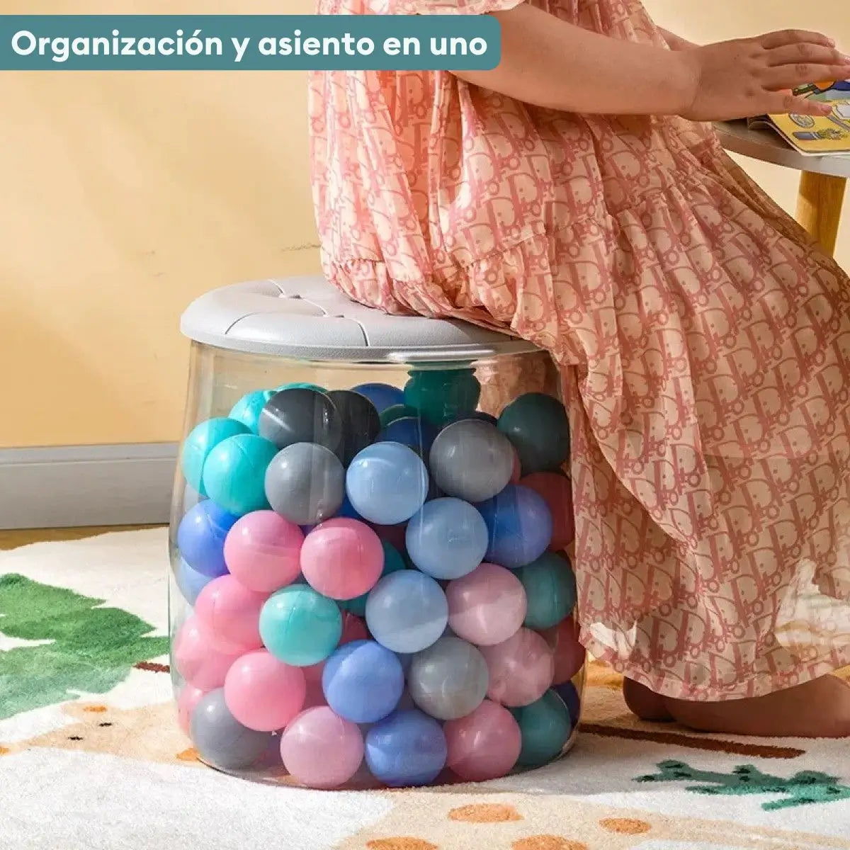 Contenedor de juguetes infantil en uso almacenamiento