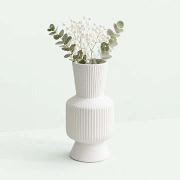 Accesorios de decoración para el hogar como jarrones, centros de mesa y piezas decorativas