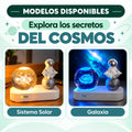 Lámpara espacial con diferentes colores de luz LED y diseño decorativo de astronauta