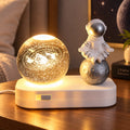 Lámpara decorativa de astronauta con esfera iluminada y luz LED de temática espacial