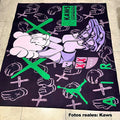 Alfombra Kaws Galaxia en piso sala y dormitorio